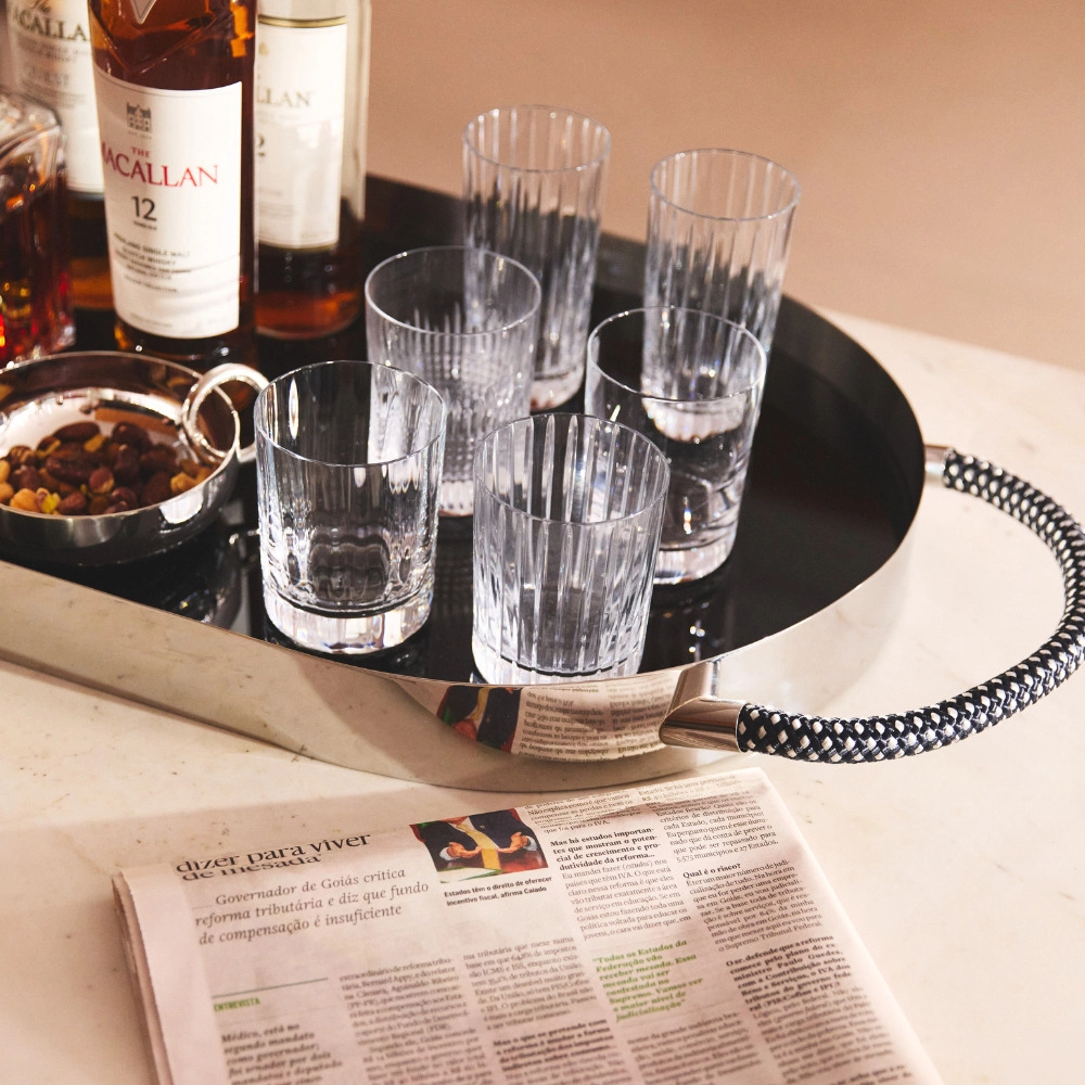 Bandeja Rapunzel Com Fundo de Vidro Preto Bandeja Rapunzel Com Fundo de Vidro Preto