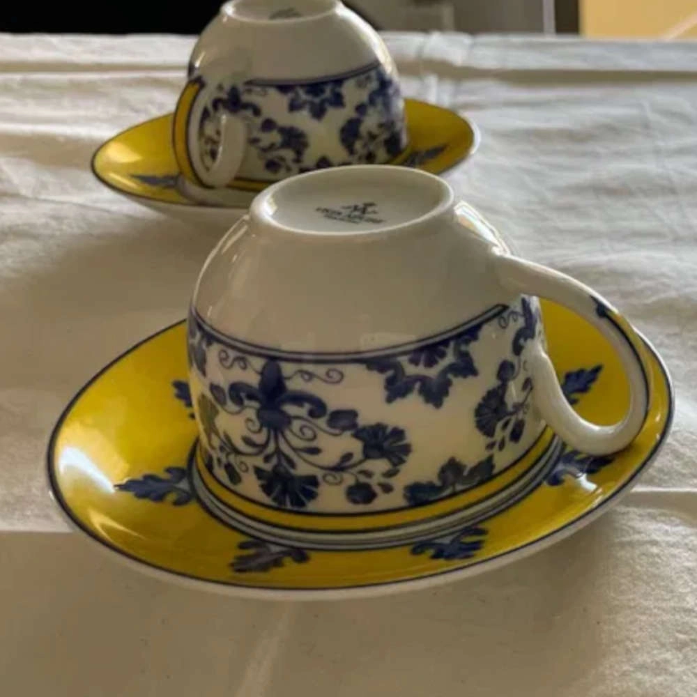 Jogo de Xícaras Para Chá Com Pires Vista Alegre Castelo Branco 278 Ml - 4 Peças Jogo de Xícaras Para Chá Com Pires Vista Alegre Castelo Branco 278 Ml - 4 Peças