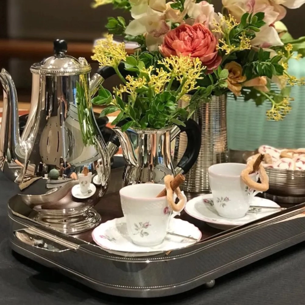 Bandeja Oblonga St. James Madeleine Lisse Com Fundo de Madeira Bandeja Oblonga St. James Madeleine Lisse Com Fundo de Madeira