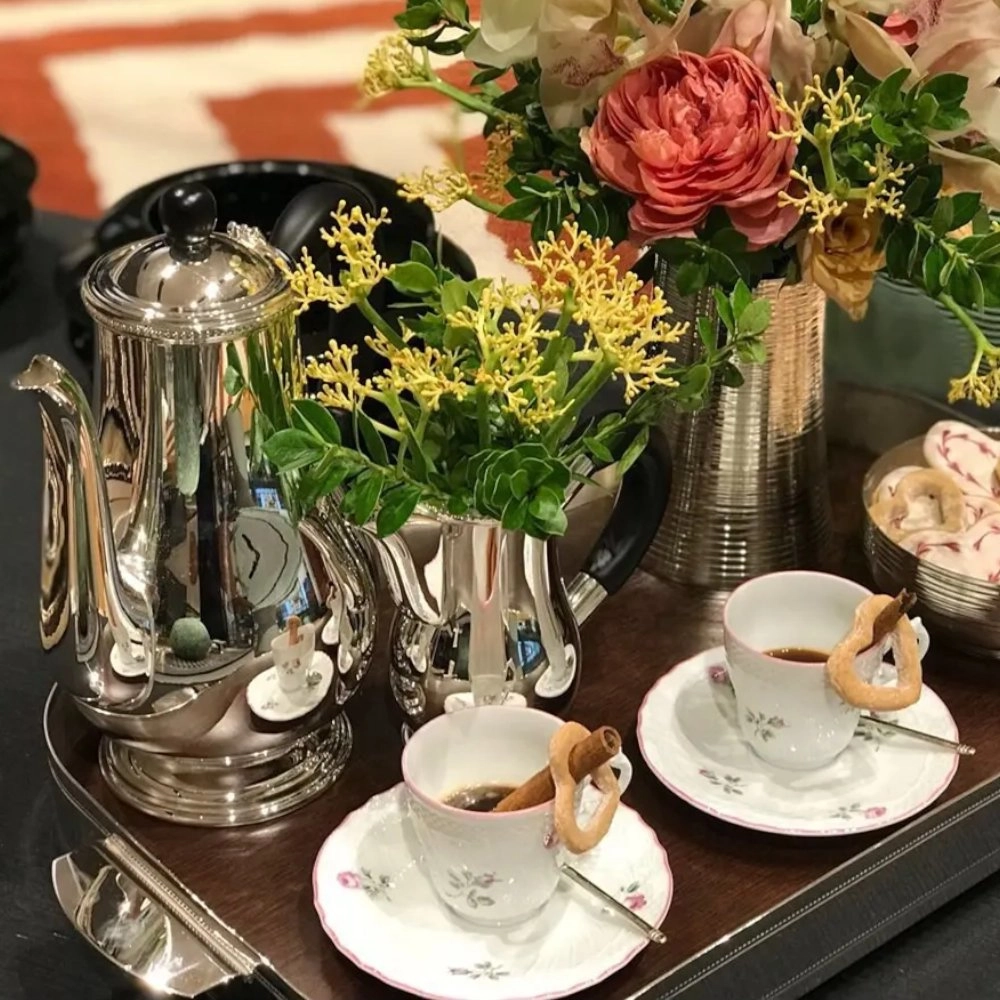 Bandeja Oblonga St. James Madeleine Lisse Com Fundo de Madeira Bandeja Oblonga St. James Madeleine Lisse Com Fundo de Madeira