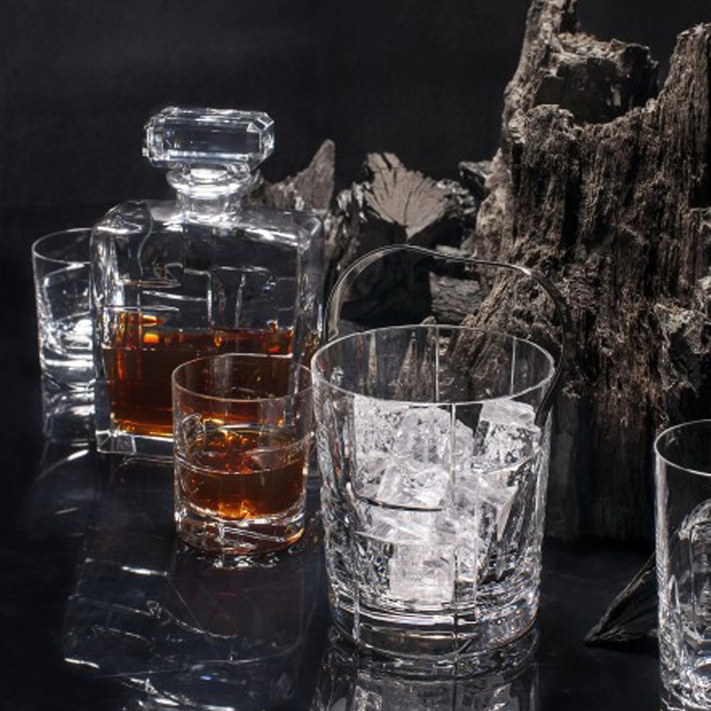 Garrafa Vista Alegre Portrait 866 Ml Garrafa Vista Alegre Portrait 866 Ml